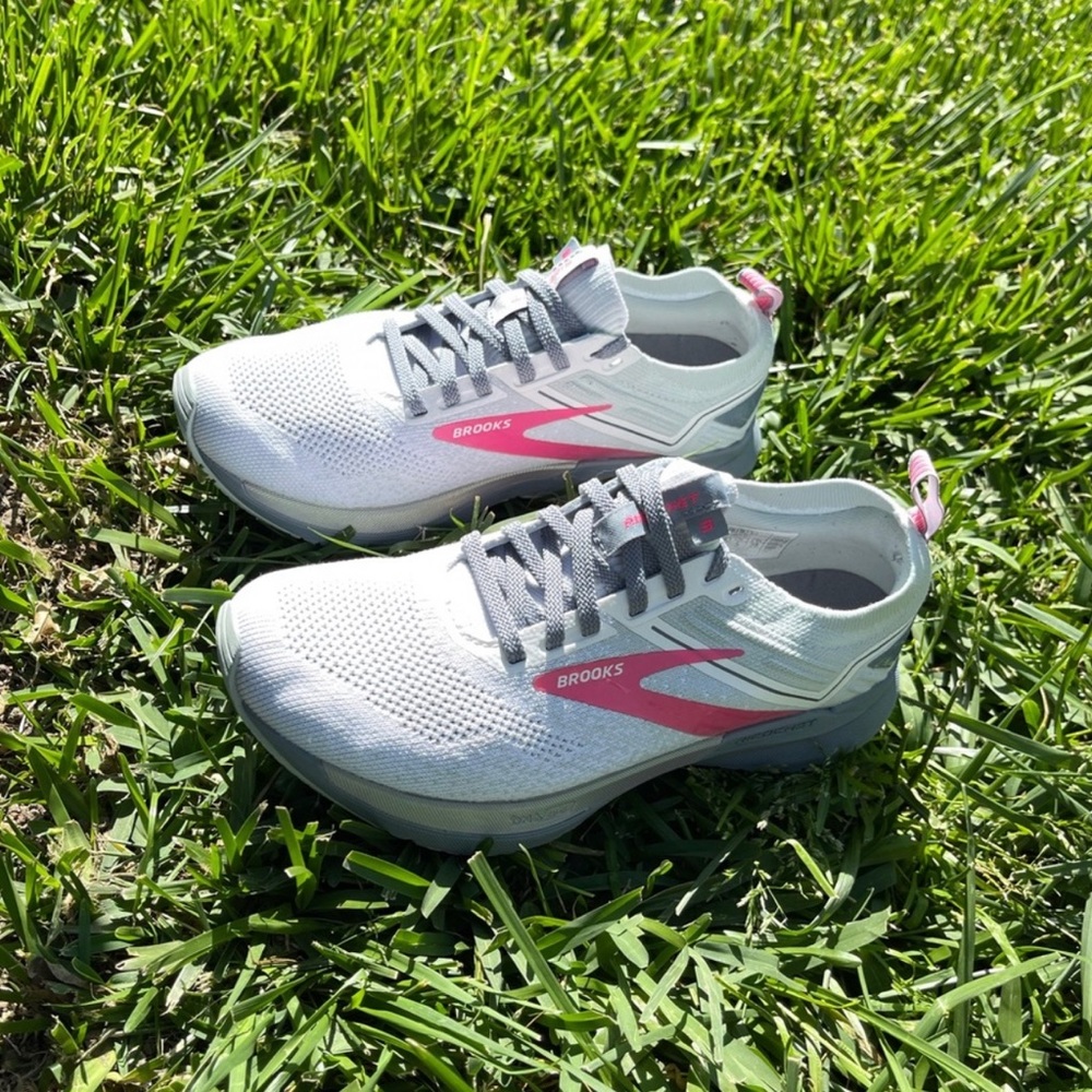 Women’s brooks size 9.5